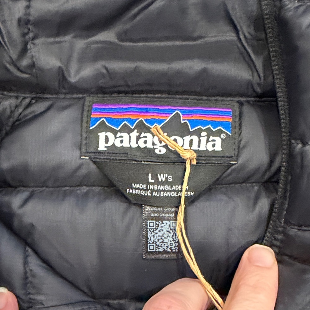 NWT Patagonia Black Women’s Down Sweater Hoody - Picture 2 of 15